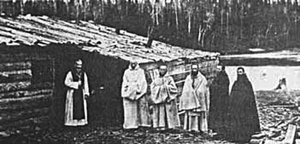  Premier abri des fondateurs de la Trappe de Mistassini en 1892. Un abri semblable a été utilisé par les pères à leur arrivée à Sainte-Justine
